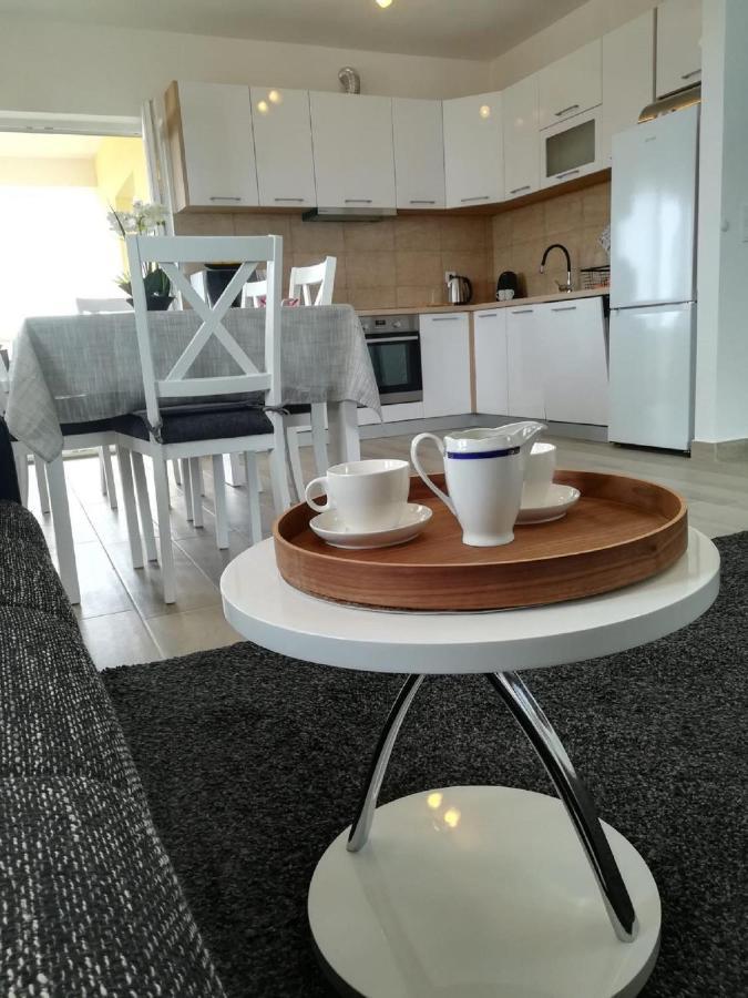 Apartment Villa Bijele Stijene Karlobag Buitenkant foto