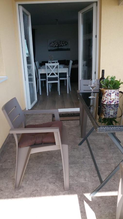 Apartment Villa Bijele Stijene Karlobag Buitenkant foto