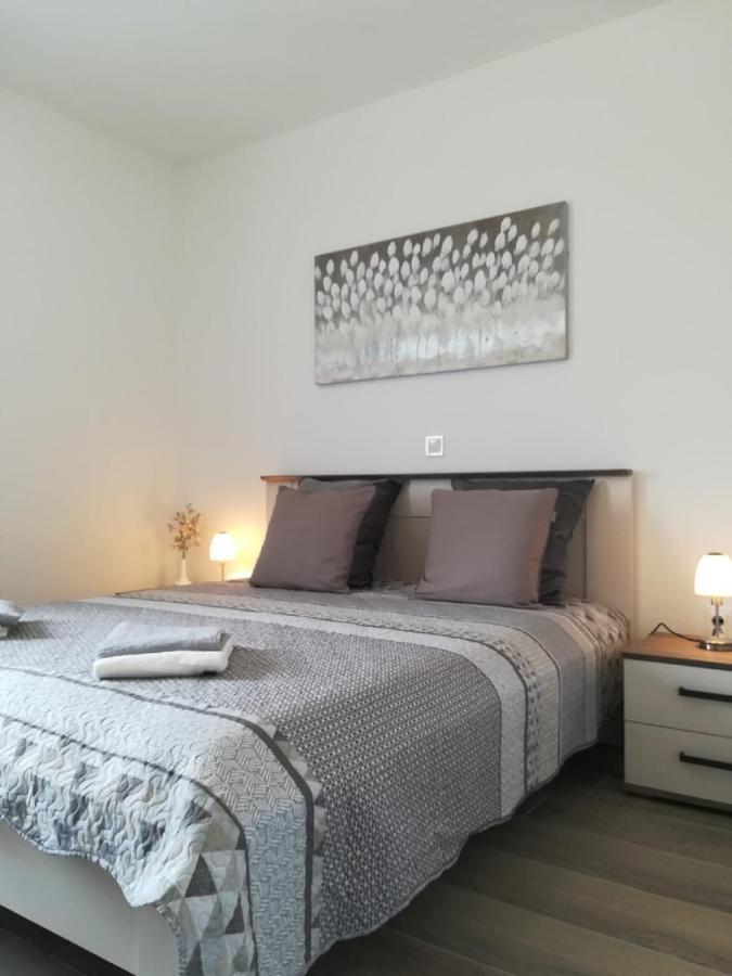 Apartment Villa Bijele Stijene Karlobag Buitenkant foto